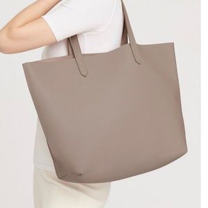 Cuyana Classic Tote (stone color)